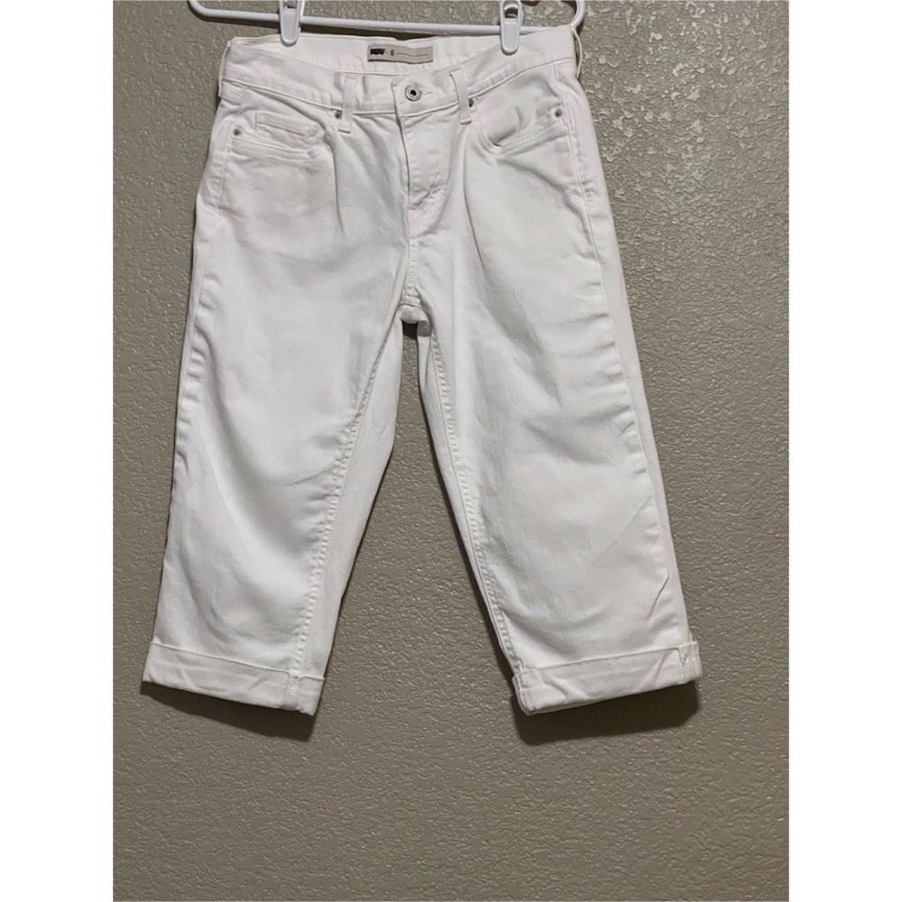 Levi’s White Capri Jeans